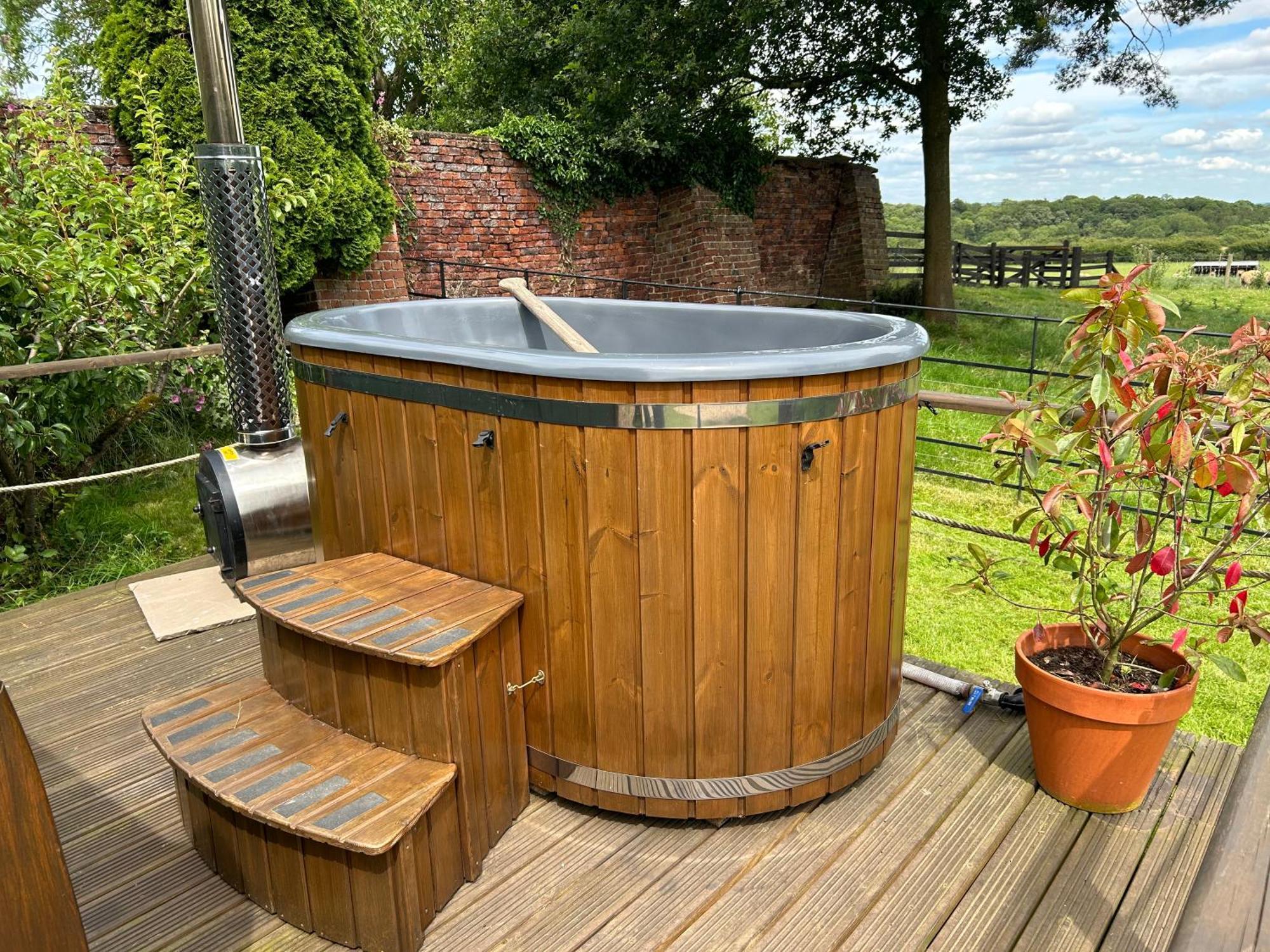 Secluded Cosy Luxury Pod With Wood Fired Hot Tub Hotel Шрусбъри Екстериор снимка